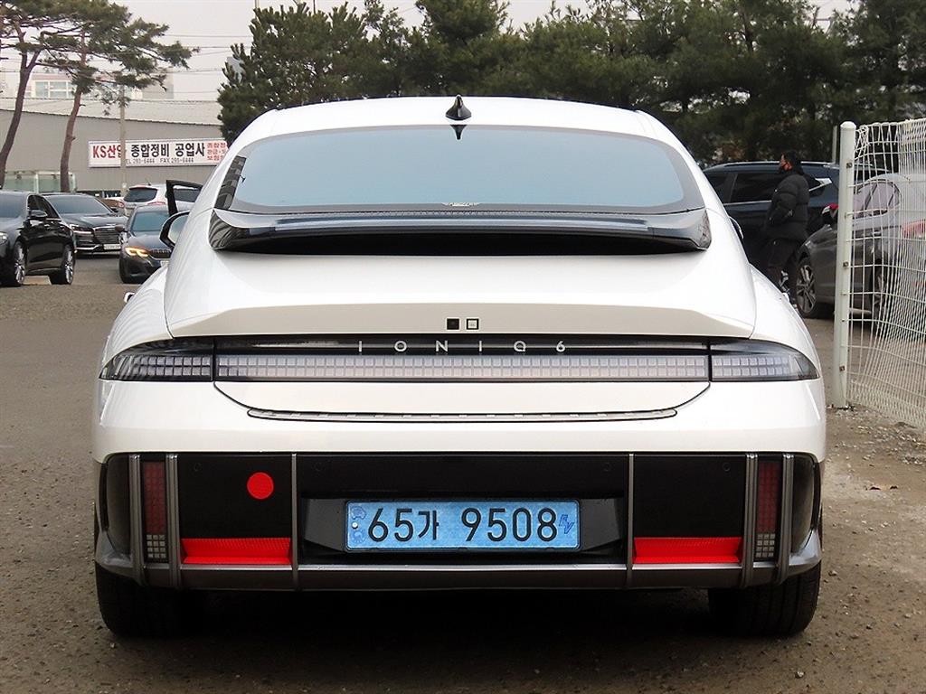 HYUNDAI Ioniq 6 - Vista 4