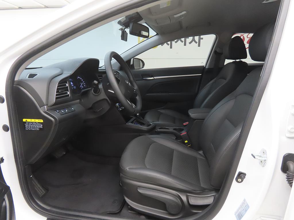 HYUNDAI Avante - Vista 5