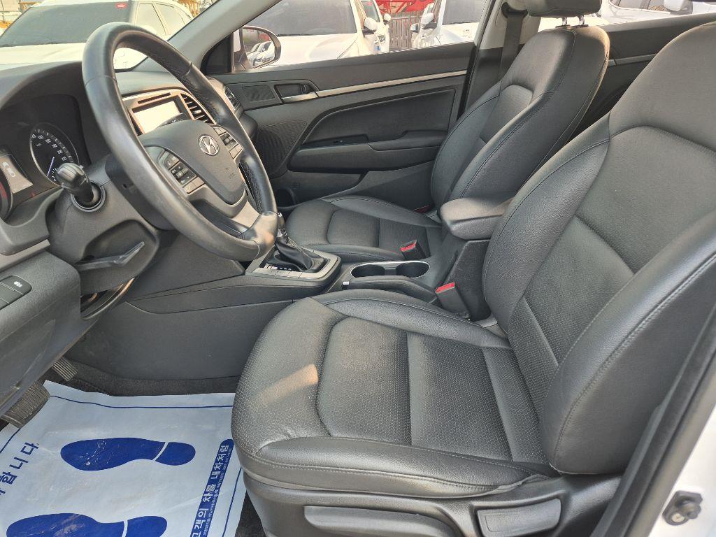 HYUNDAI Avante - Vista 8