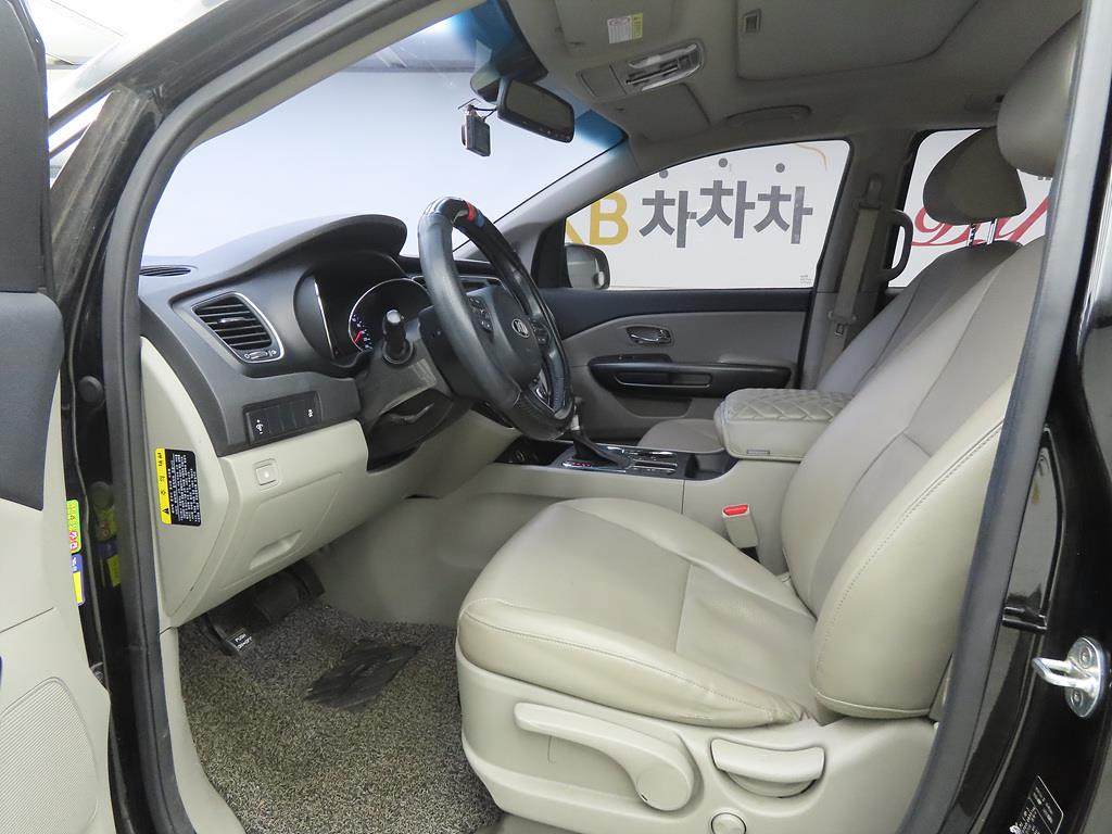 KIA Carnival - Vista 5