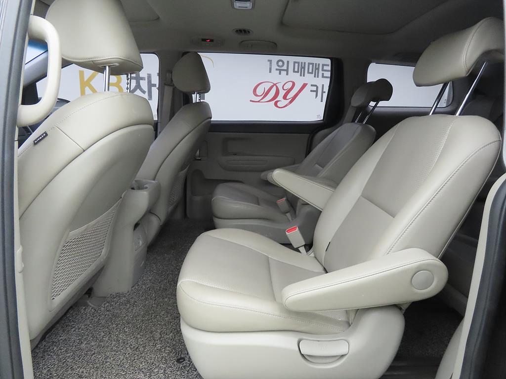 KIA Carnival - Vista 6