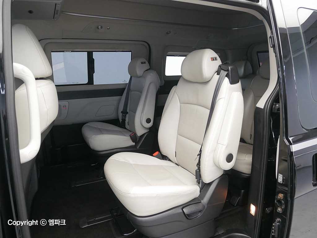 HYUNDAI Starex - Vista 11