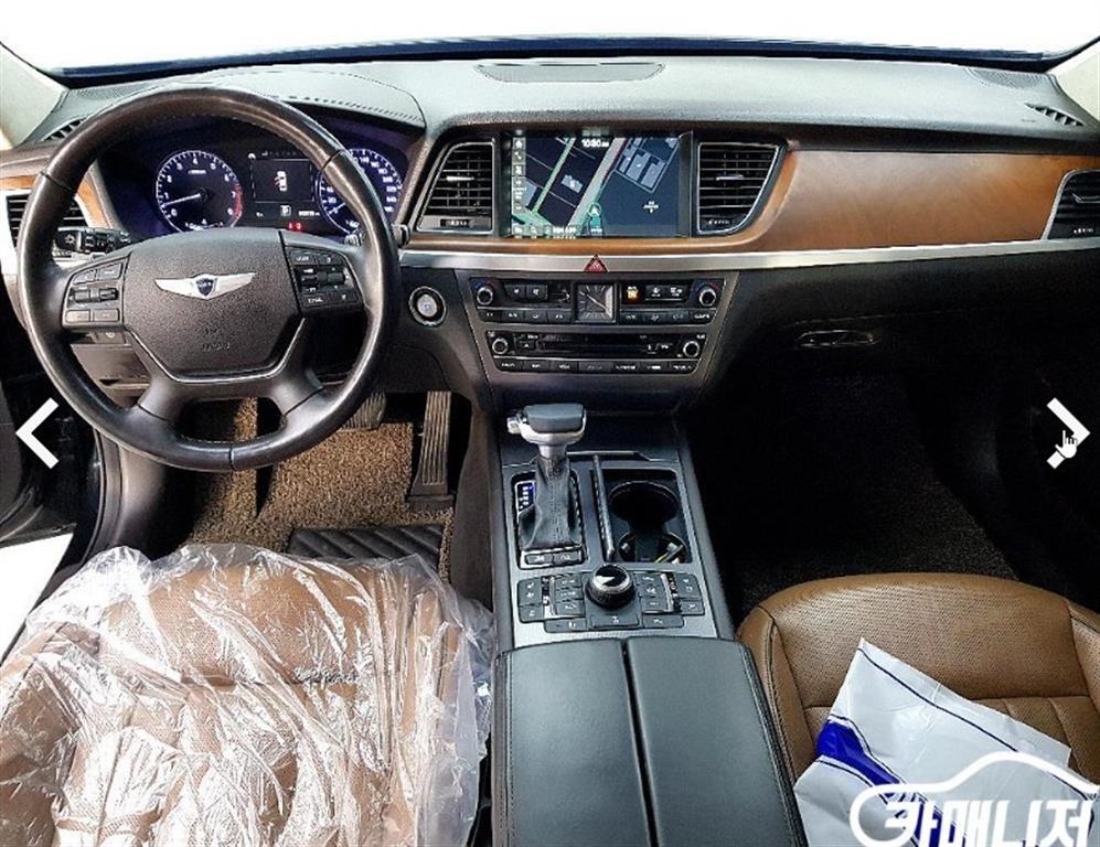 HYUNDAI Genesis - Vista 5