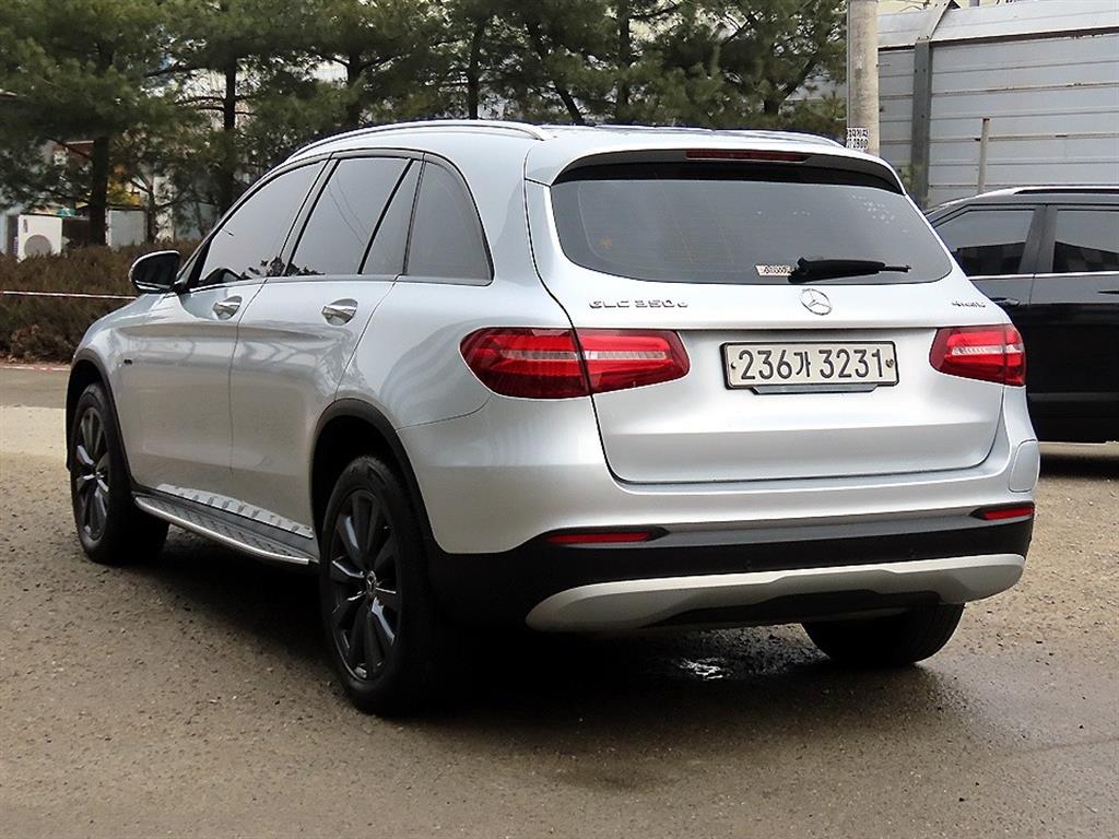 Mercedes Benz GLC Class - Vista 3