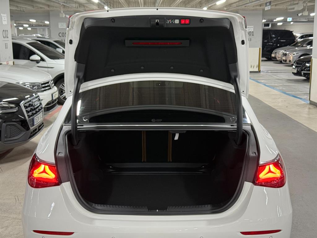 Mercedes Benz E class - Vista 8