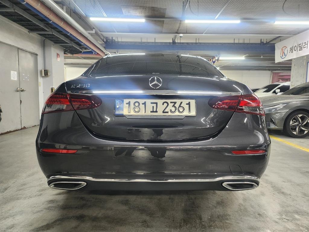 Mercedes Benz E class - Vista 6