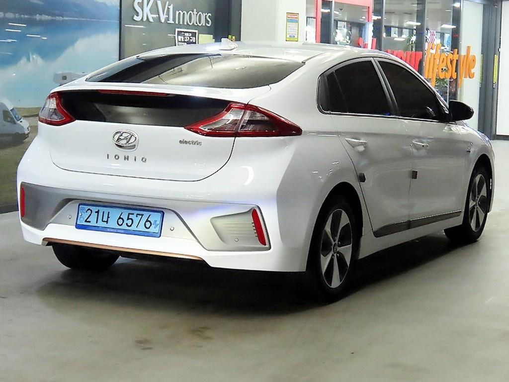 HYUNDAI Ioniq - Vista 4