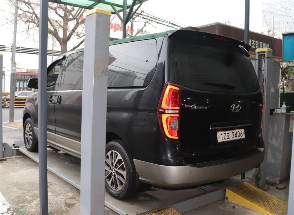 HYUNDAI Starex - Vista 7