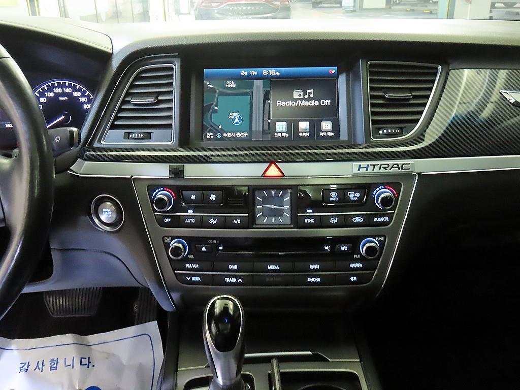 HYUNDAI Genesis - Vista 11