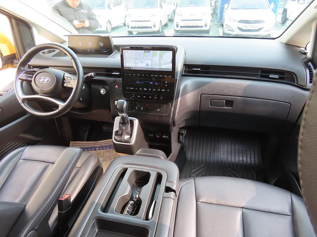 HYUNDAI Staria - Vista 5