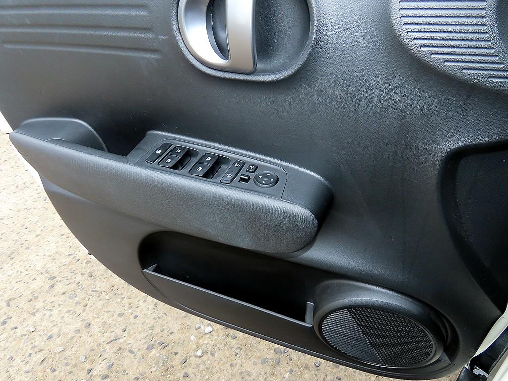 HYUNDAI Casper - Vista 11