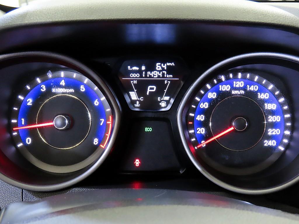 HYUNDAI Avante - Vista 9