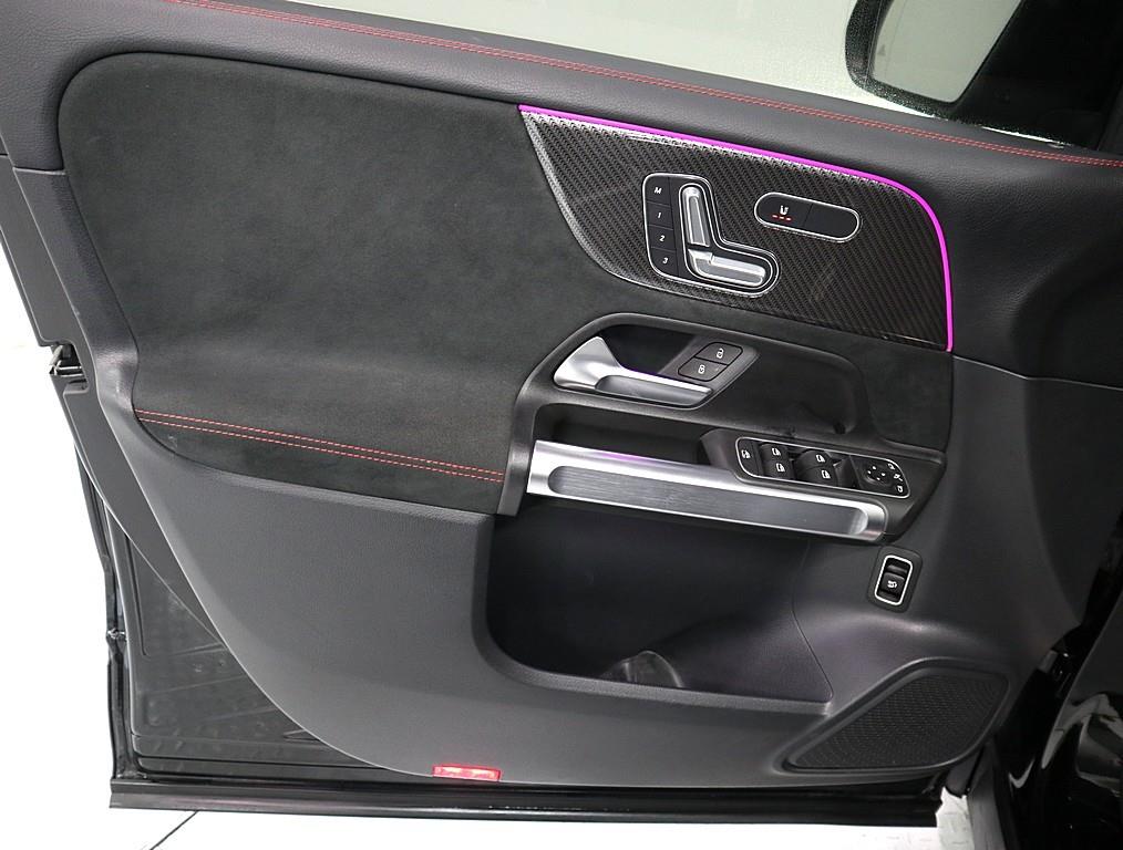 Mercedes Benz GLB Class - Vista 8