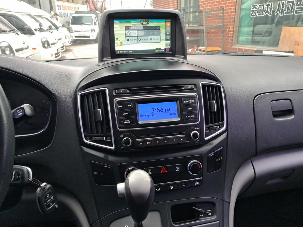 HYUNDAI Starex - Vista 7