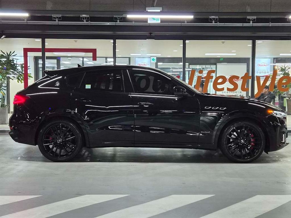 Maserati Levante - Vista 3