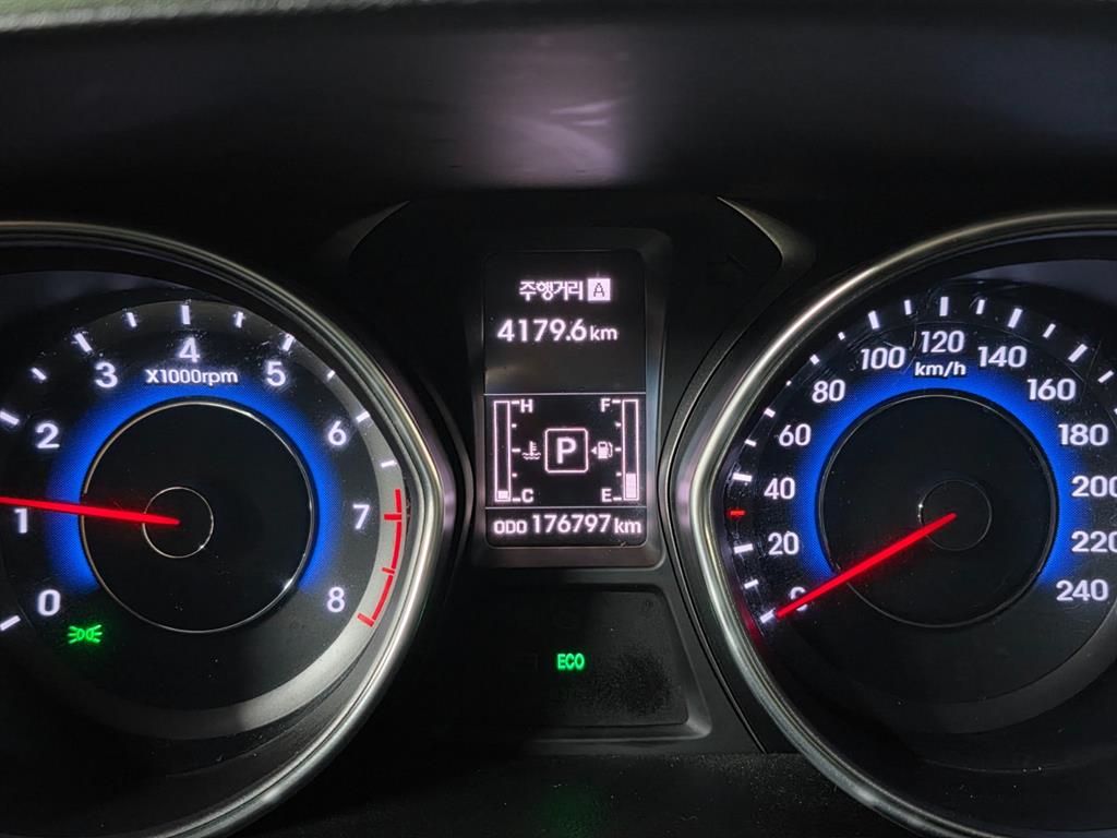 HYUNDAI Avante - Vista 7