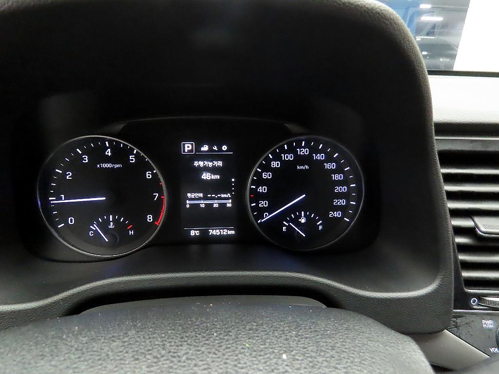 HYUNDAI Avante - Vista 6