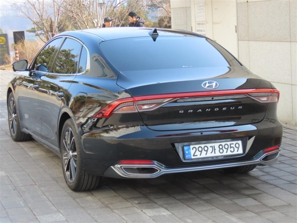 HYUNDAI Grandeur - Vista 7