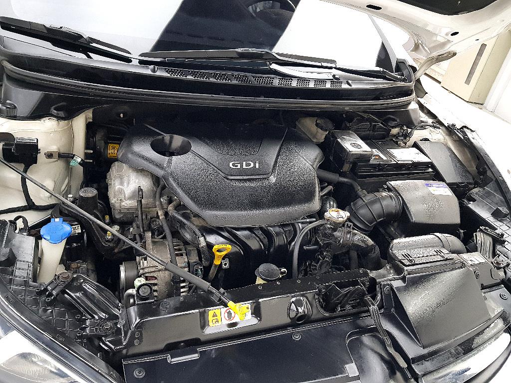 HYUNDAI Avante - Vista 6