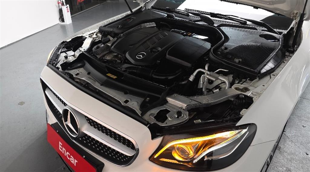 Mercedes Benz E class - Vista 6