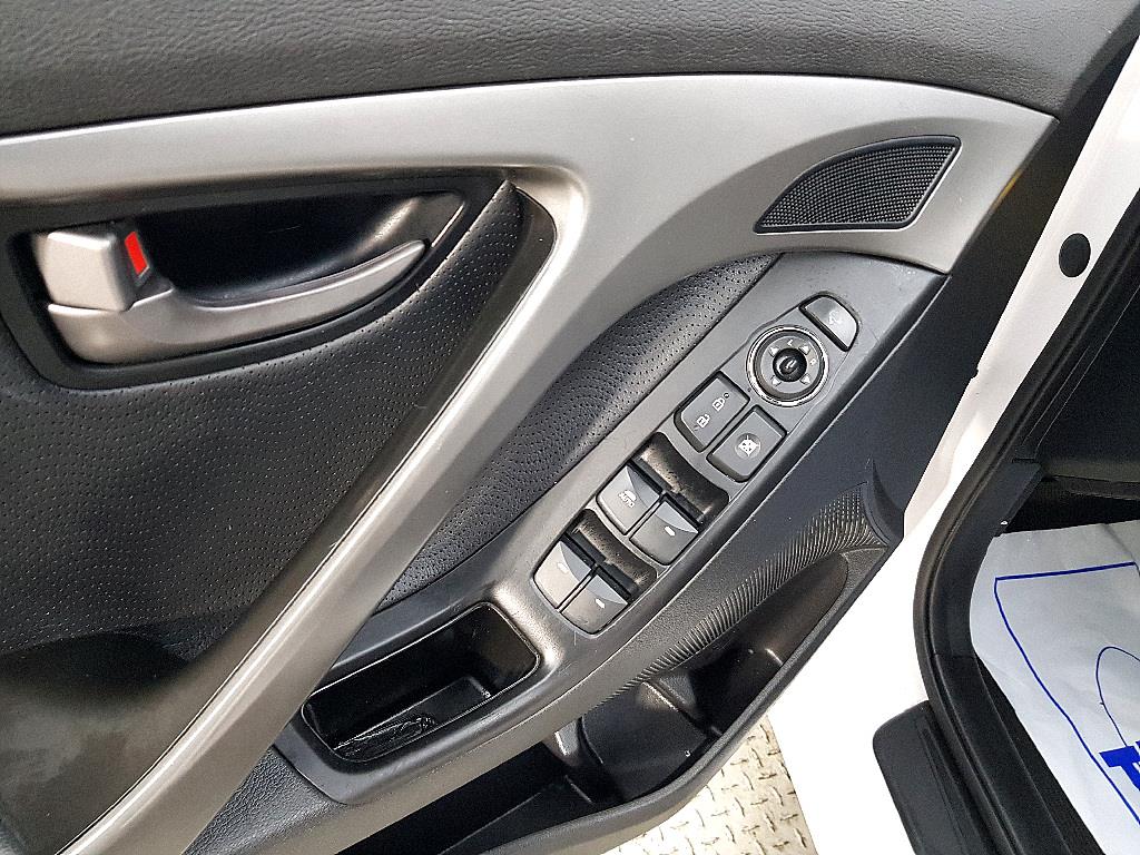 HYUNDAI Avante - Vista 11