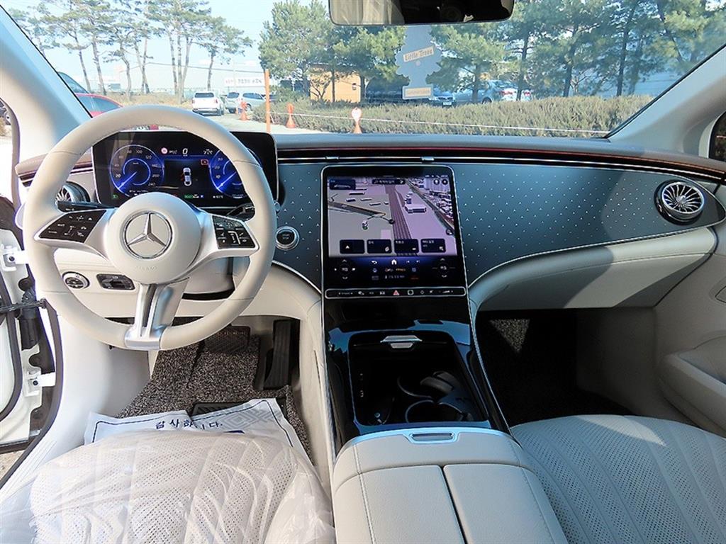 Mercedes Benz EQE - Vista 7