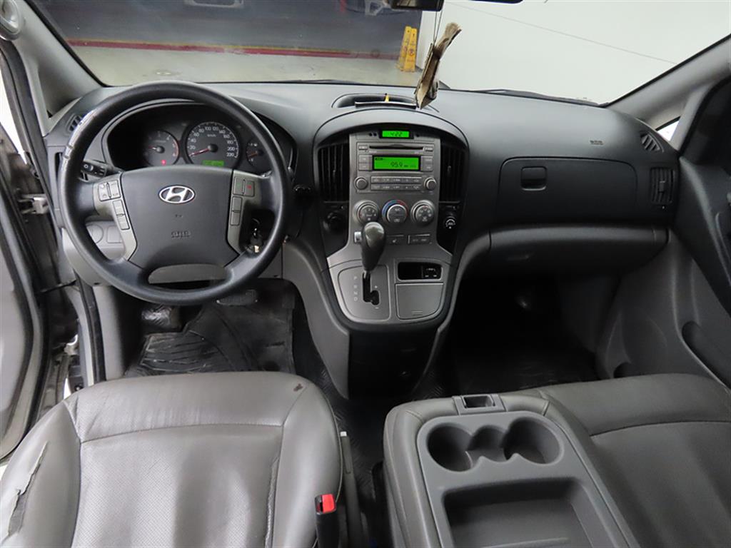 HYUNDAI Starex - Vista 7