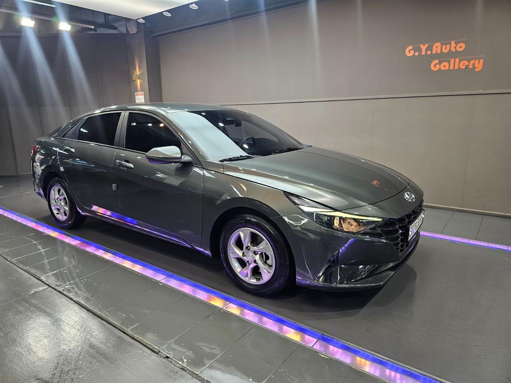 HYUNDAI Avante - Vista 9