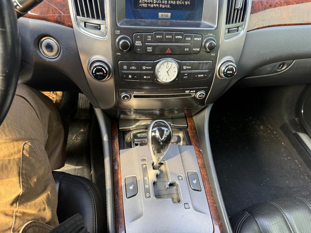 HYUNDAI Equus - Vista 12