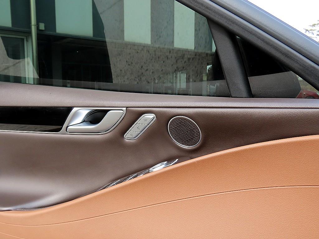 Genesis G80 - Vista 12