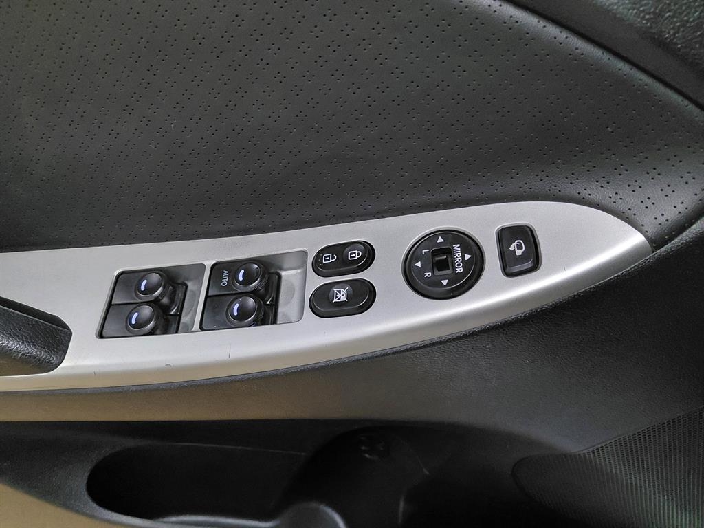 HYUNDAI Accent - Vista 12