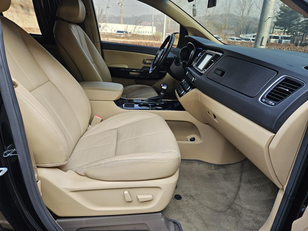 KIA Carnival 2019 Negro - Importación desde Corea - HF Imports Iquique - Foto 14