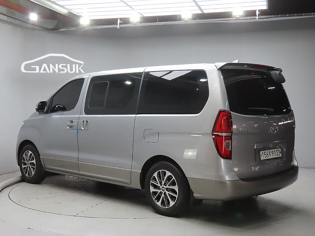 HYUNDAI Starex - Vista 5