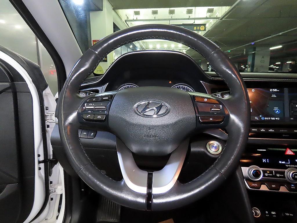 HYUNDAI Avante - Vista 8