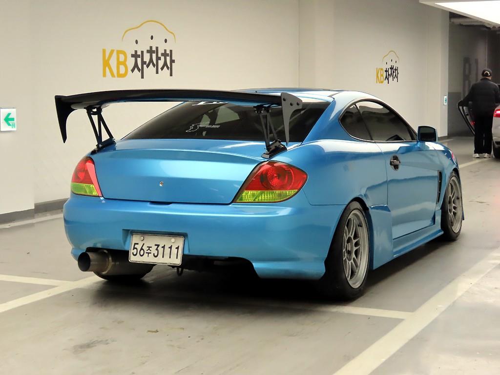 HYUNDAI Tuscani - Vista 4