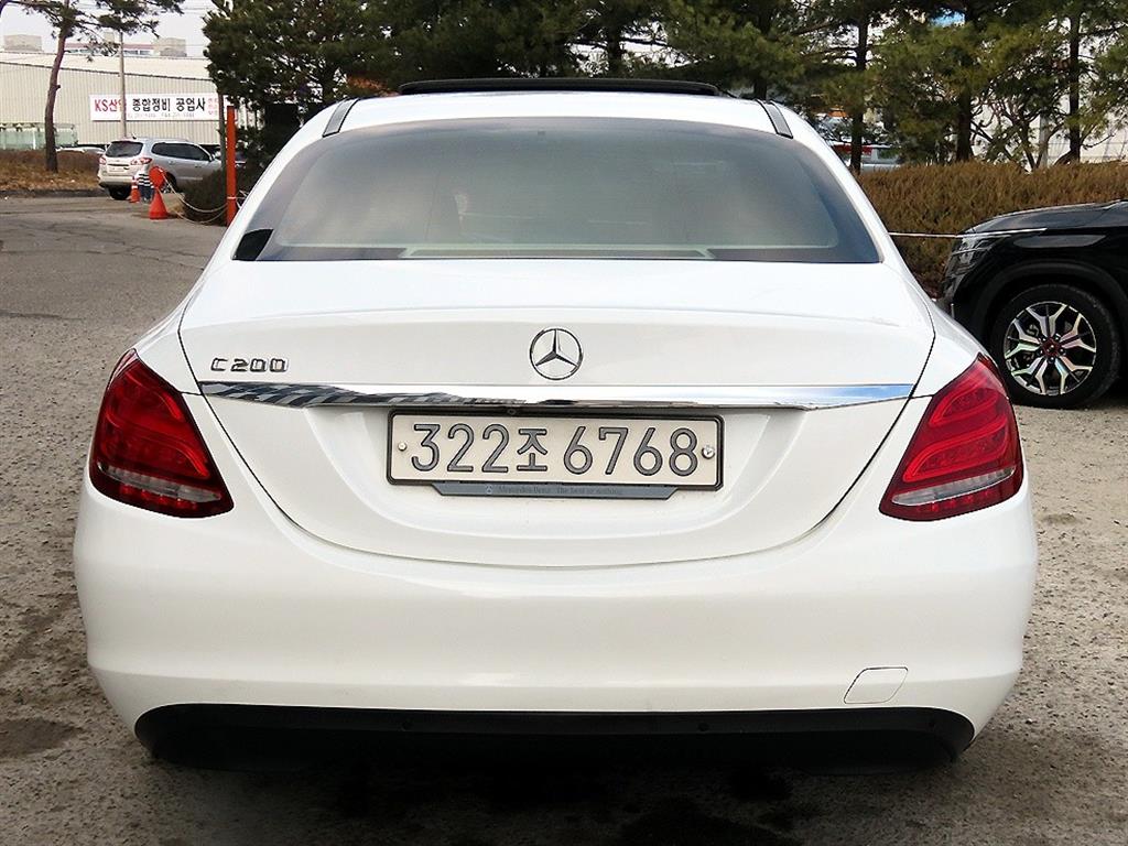 Mercedes Benz C Class - Vista 4