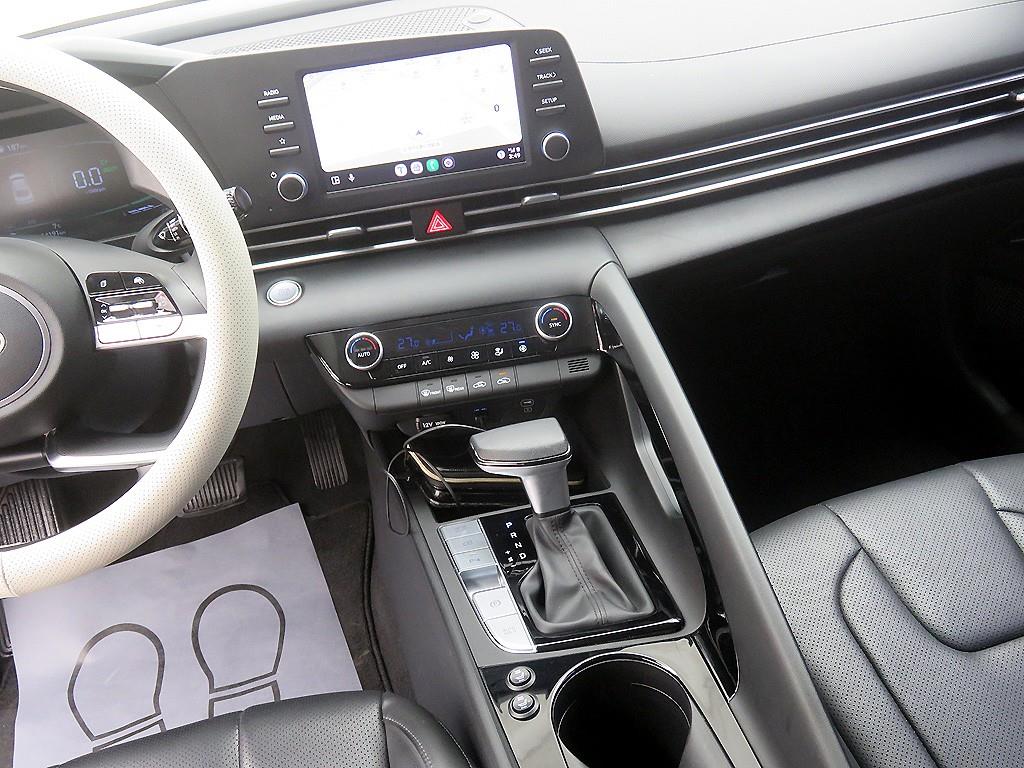 HYUNDAI Avante - Vista 10