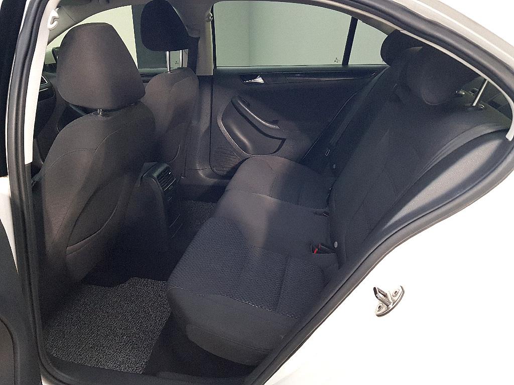 Volkswagen Jetta - Vista 9