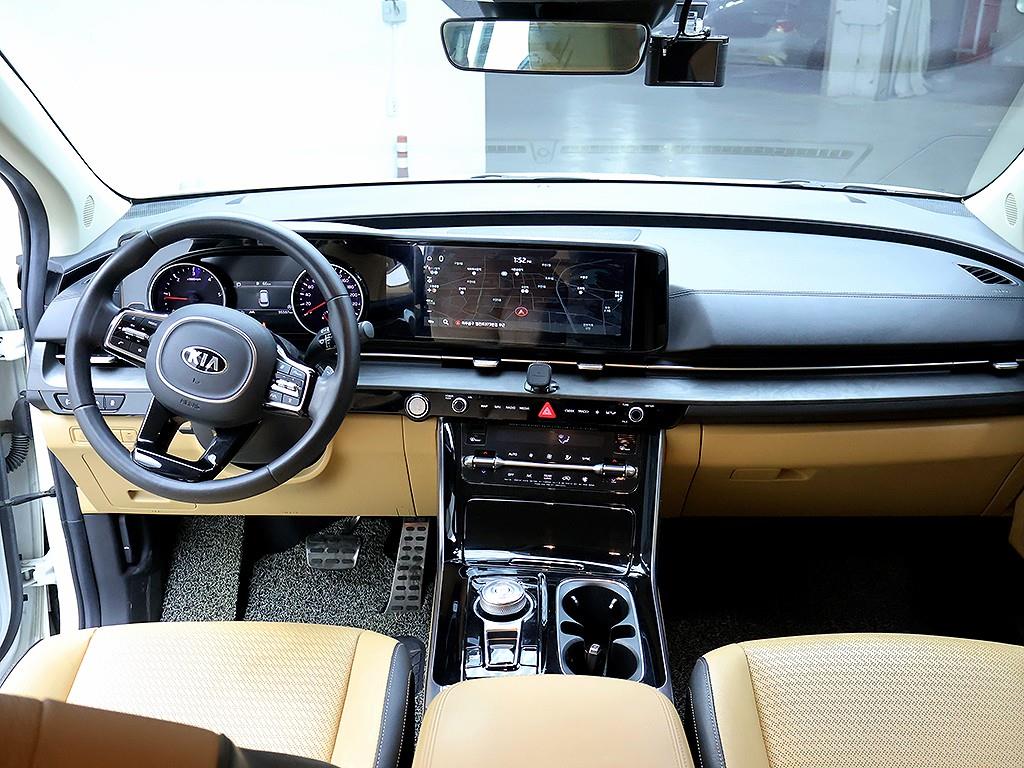 KIA Carnival - Vista 9