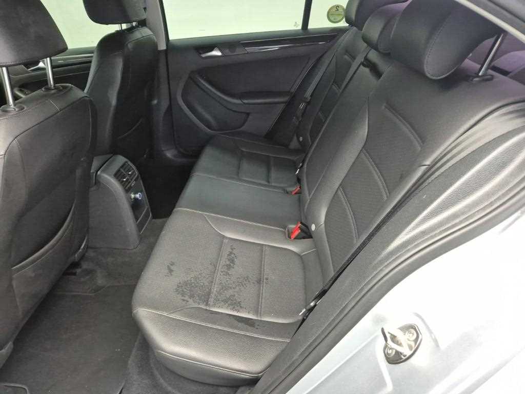 Volkswagen Jetta - Vista 12