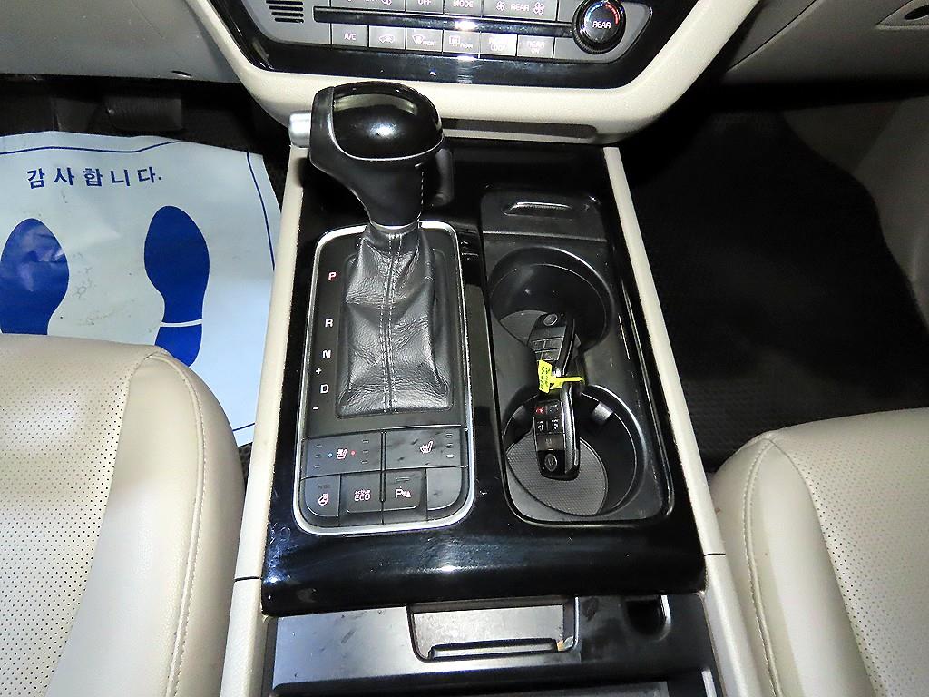 KIA Carnival - Vista 12