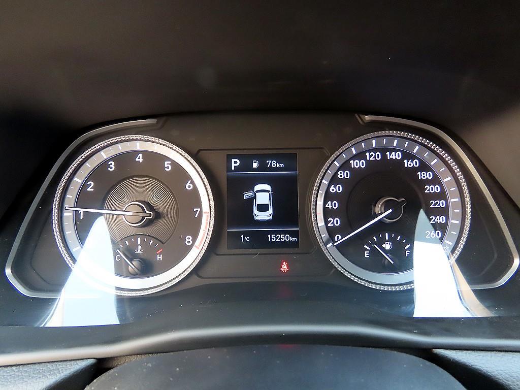 HYUNDAI Sonata - Vista 10