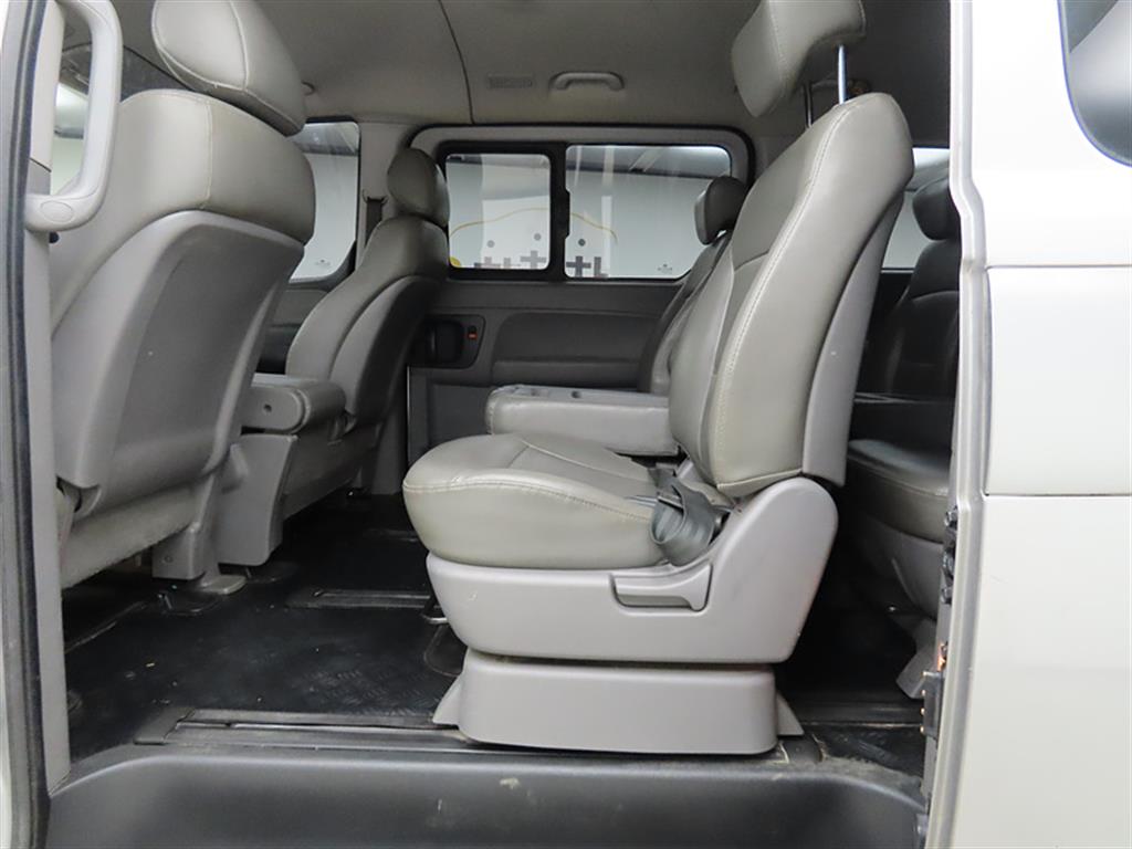 HYUNDAI Starex - Vista 6