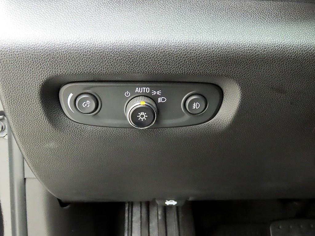 Chevrolet Travers - Vista 12