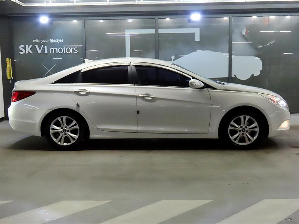 HYUNDAI Sonata - Vista 3