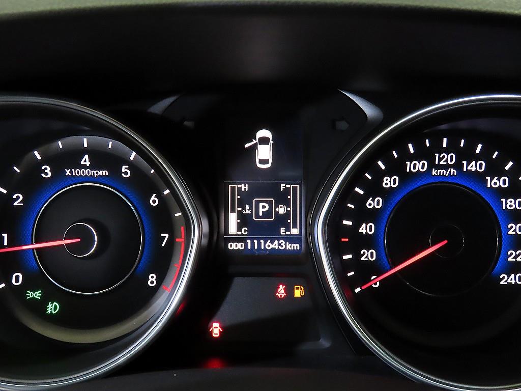 HYUNDAI Avante - Vista 9