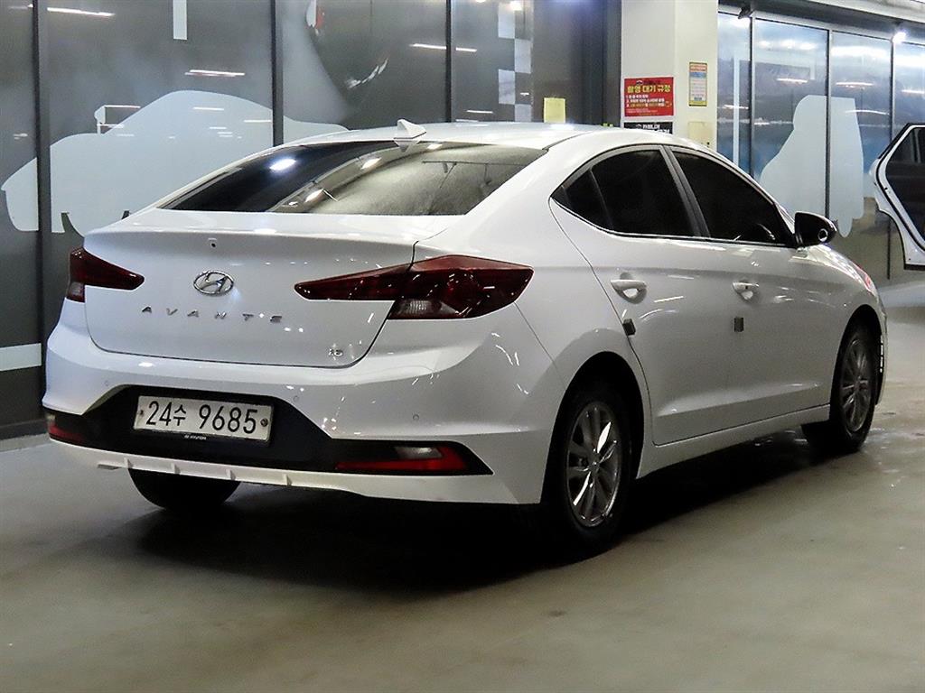 HYUNDAI Avante - Vista 4