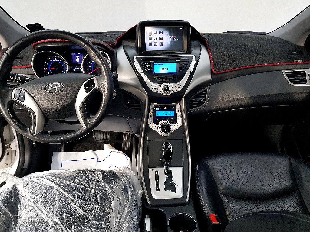 HYUNDAI Avante - Vista 5