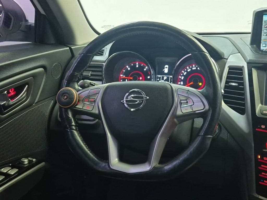 Ssangyong Tivoli - Vista 9