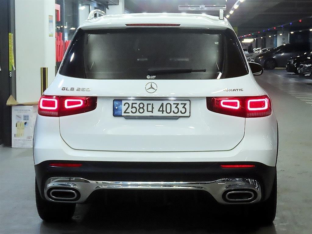 Mercedes Benz GLB Class - Vista 5